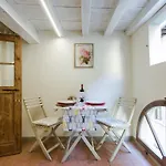 Charming And Cozy Maggio Florencia