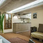 Charming And Cozy Maggio Florencia