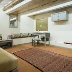 Charming And Cozy Maggio