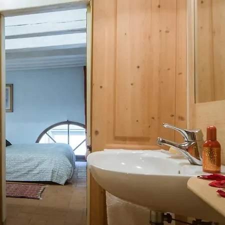 Charming And Cozy Maggio